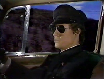 Gil, Introduction Scene